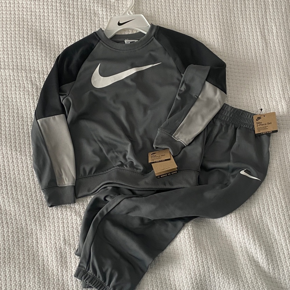 NWT Nike Black and Gray Tracksuit Set